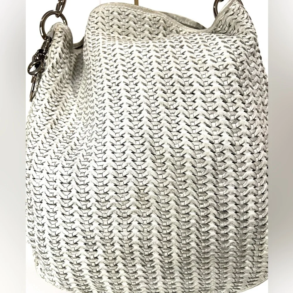 👜 Dior Avenue Bag - FIXER UPPER - Luxury Handbag Giveaway - Picture 6 of 15